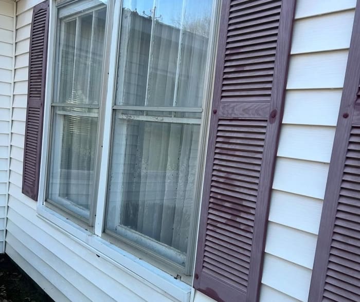 Clean bright white vinyl siding after vinyl siding washing in Athens, GA