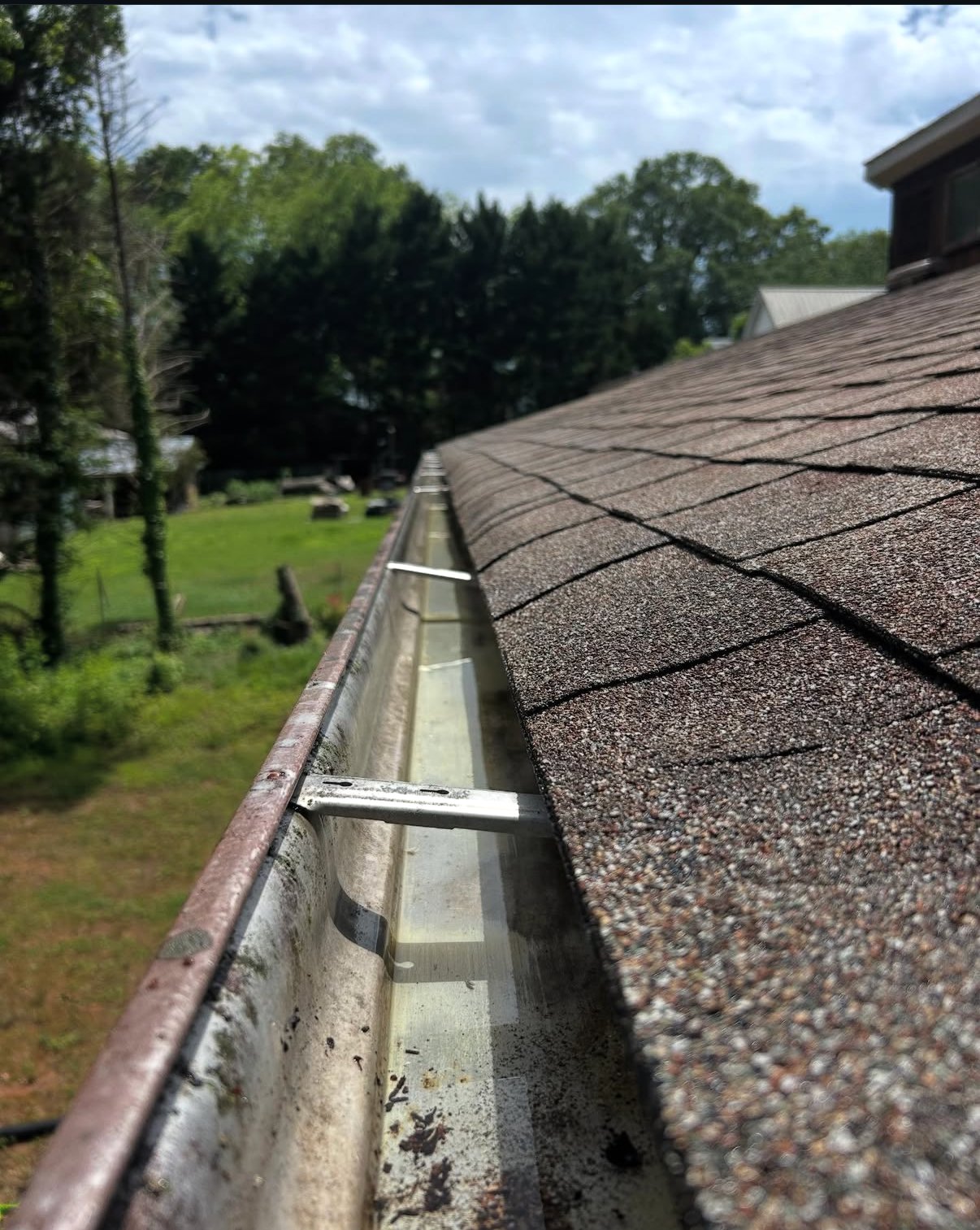 Gutter cleaning and flushing